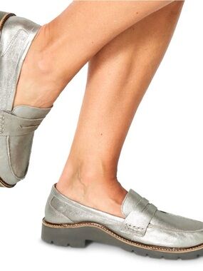 Aetrex  Collette Metallic Silver Penny Loafers
Women’s 9.5